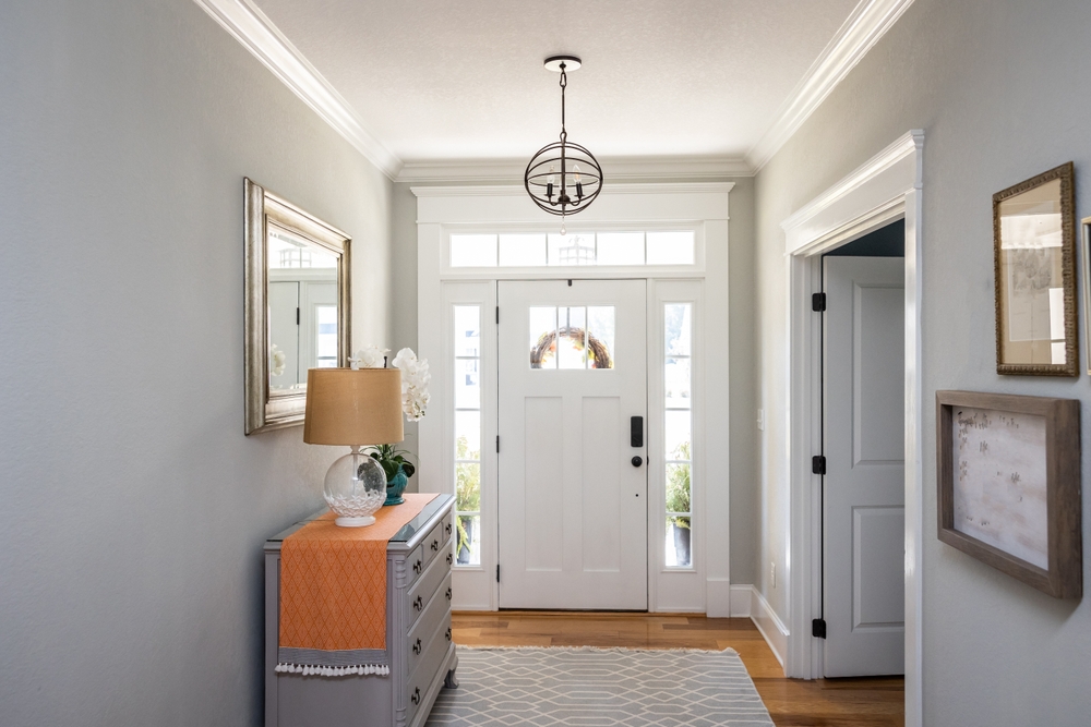 An,Open,Large,And,Wide,Interior,Front,Door,Hallway,Foyer